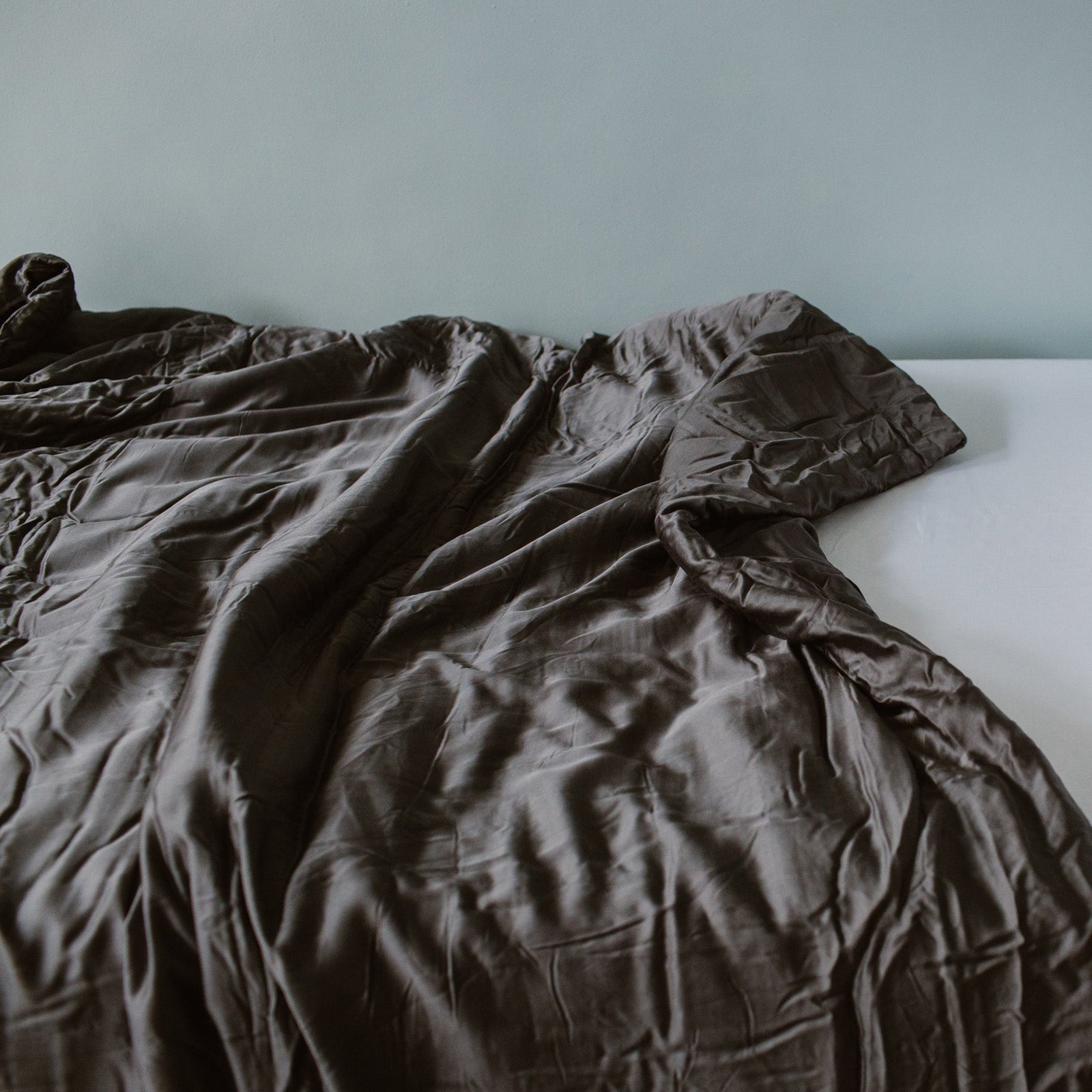Why Weighted Blankets Are Essential for Your Holiday Sanctuary