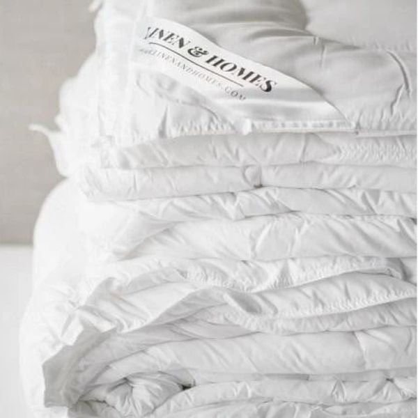 The Real Difference Between a Duvet and a Comforter
