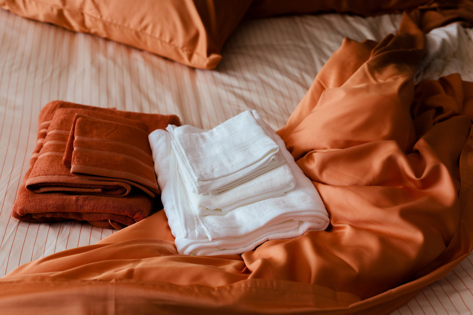 Linen vs Bamboo Towels: Absorbency, Softness, and Durability